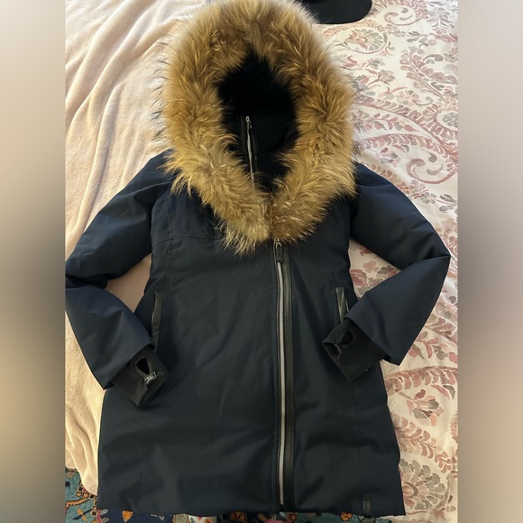 RUDSAK PARKA COURT BLEU MARINE ETAT NEUF PORTÉ 2 FOIS AVEC FOURRURE - Picture 8 of 10